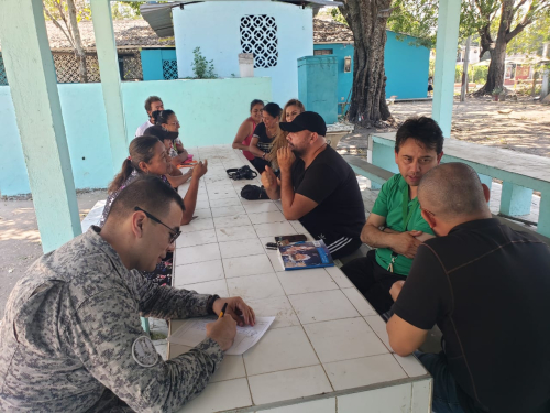 CACOM 4  llevó alegría a niños de la escuela la Paz, en el municipio de Flandes.