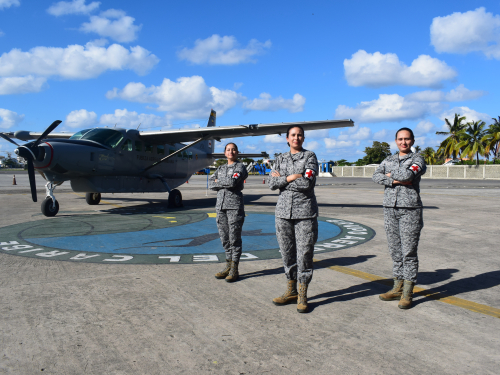 Patria y Medicina: La vocación de las mujeres médicos de aviación