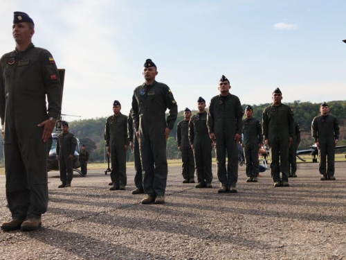 En el Comando Aéreo de Combate N° 4 se otorgó el distintivo de vuelo “Operaciones Especiales Aéreas” 