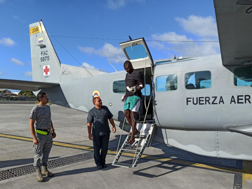 Fuerza Aérea Colombiana realiza traslado aeromédico a dos providencianos