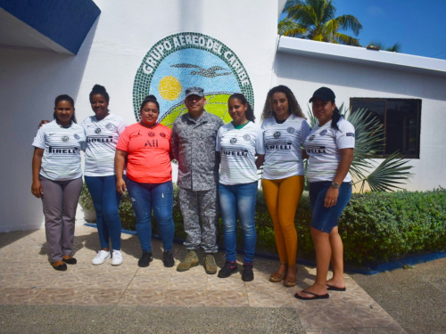 Grupo Aéreo del Caribe entrega dotación deportiva al Club Deportivo Femenino “Pitalitas”