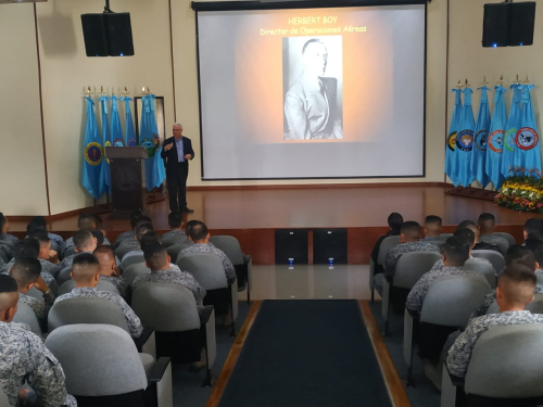 Un encuentro con la historia de la aviación en ESUFA 