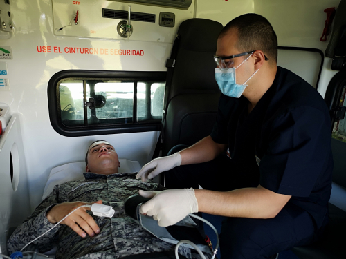 Héroes de bata blanca, enfrentando una guerra sin armas 