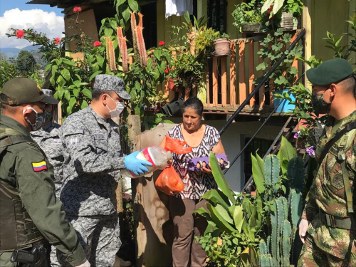 Familias de Gaitania en Planadas reciben ayudas humanitarias 
