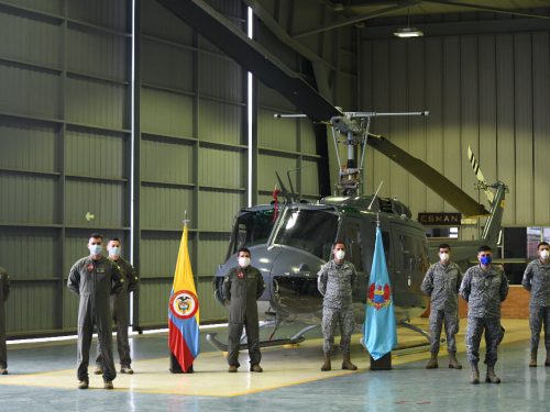 CAMAN entrega último helicóptero en conversión UH1H a HUEY II