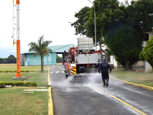 Fuerza Aérea Colombiana y Bomberos Yumbo trabajan en prevención del COVID-19