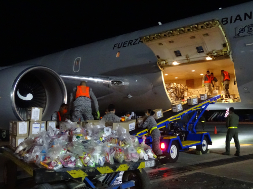 Más elementos médicos, bioseguridad y kits de alimentos son transportados por su Fuerza Aérea hacia San Andrés 