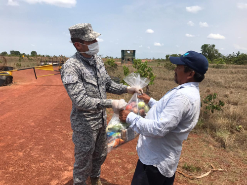 Donación de mercados por parte del personal orgánico del Grupo Aéreo del Oriente