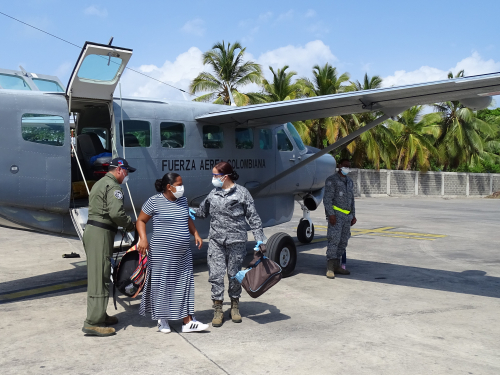 Avión ambulancia realiza traslado aeromédico a mujer en estado de embarazo 