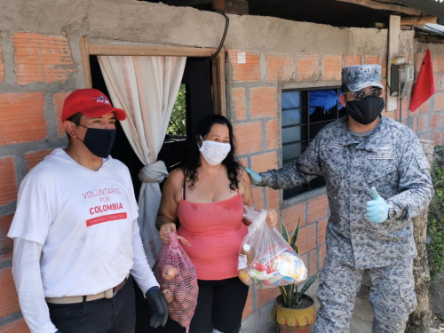 Familias de Purnio, Caldas, fueron visitadas por su Fuerza Aérea Colombiana