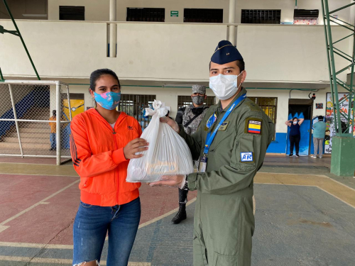 Una vez más su Fuerza Aérea muestra su solidaridad con la población vulnerable