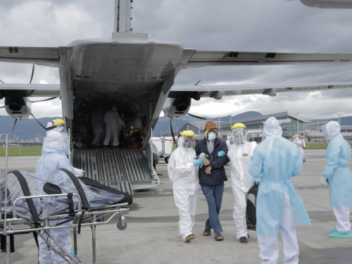 Su Fuerza Aérea Colombiana traslado pacientes con Covid-19 desde Leticia.