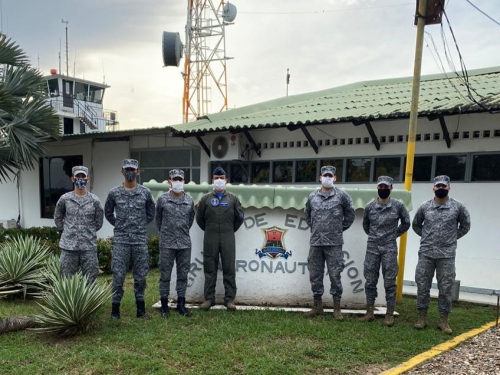 Alféreces de la Fuerza Aérea Colombiana se capacitan en especialidades del cuerpo vuelo
