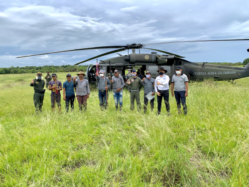 Un vuelo cargado de ayudas para Caño Mochuelo
