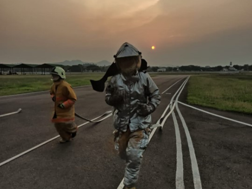Con éxito culmino el curso de Bombero aeronáutico en el CACOM-1