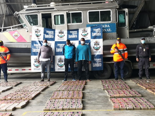 Incautada embarcación ilegal en aguas del Pacífico colombiano