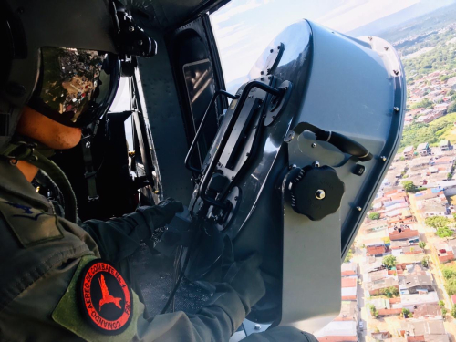Con mensajes desde el aire, su Fuerza Aérea sensibiliza a Tolimenses y Cundinamarqueses