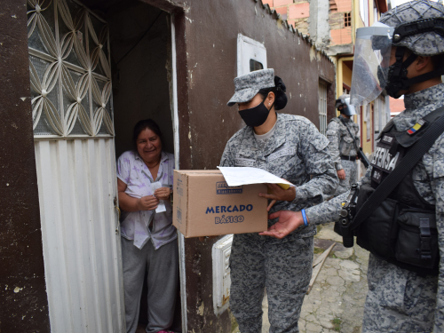 Habitantes de Madrid siguen recibiendo ayuda por parte de su Fuerza Aérea Colombiana