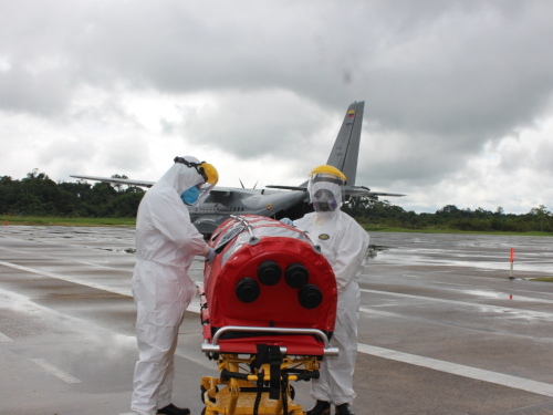 Paciente con Covid-19 fue transportado en un avión medicalizado de su Fuerza Aérea desde Leticia a Bogotá
