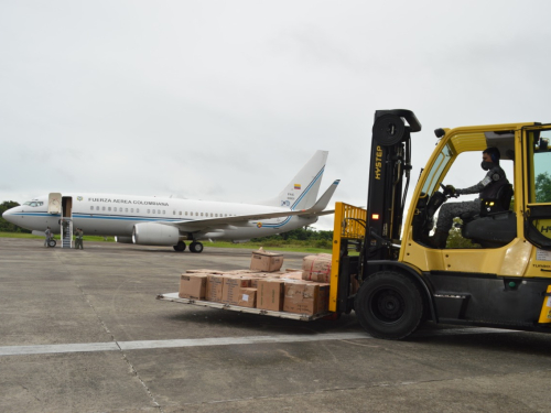 Avión presidencial sigue transportando ayudas humanitarias al Amazonas