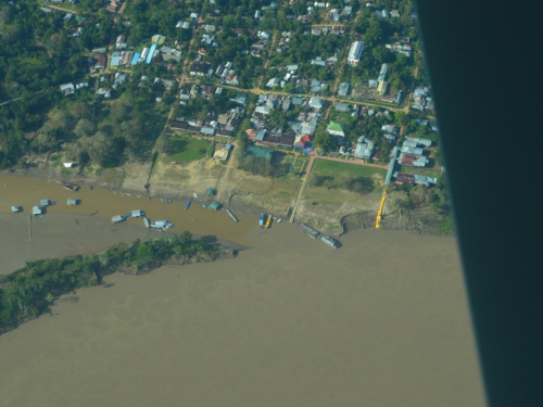 Su Fuerza Aérea realiza sobrevuelos por el Río Amazonas para reconocimiento de daño geológico