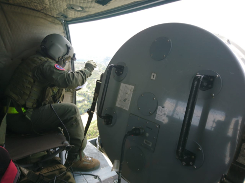 Lanzamiento de volantes y perifoneo aéreo, labor constante del CACOM 1 en la región del Catatumbo 