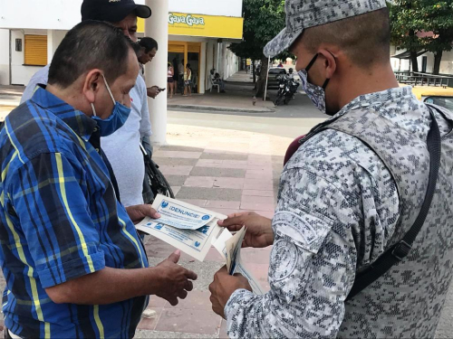 Su Fuerza Aérea realiza perifoneo terrestre y entrega de volantes para prevenir la propagación del virus COVID- 19