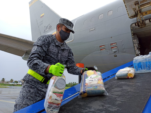 El Boeing KC 767 “Júpiter” despliega sus alas para llevar más ayudas humanitarias al Archipiélago