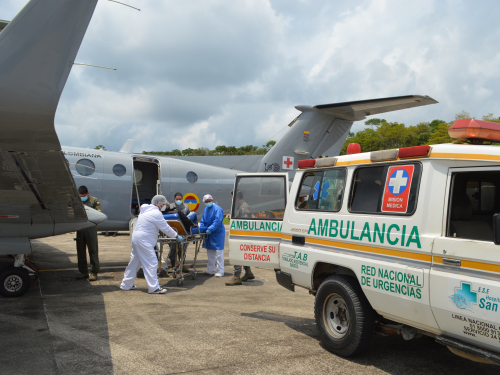 Avión ambulancia de su Fuerza Aérea realiza transporte a paciente en delicado estado de salud en el Amazonas