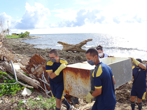 Grupo Aéreo del Caribe realizó jornada de limpieza de playas en el sector de San Luis 