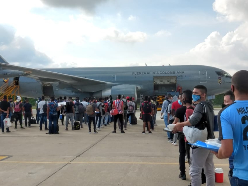 Jóvenes comprometidos con el país ingresan a prestar servicio militar en la Fuerza Aérea Colombiana 