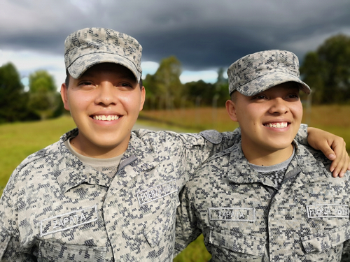 “El destino no quiso que nos separáramos y hoy los dos prestamos servicio en la Fuerza Aérea Colombiana”