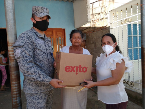 Los abuelos malamberos recibieron un apoyo humanitario 