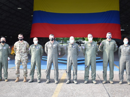 Comandante de la Doceava Fuerza Aérea de los EE UU visita el Comando Aéreo de Combate No. 1