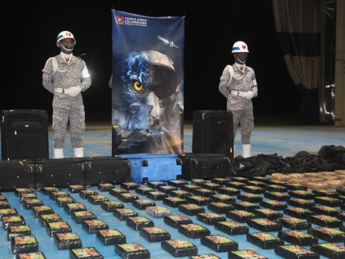 Su Fuerza Aérea incauta aproximadamente media tonelada de cocaína