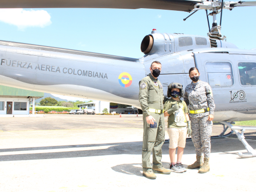 Manuel cumplió el sueño de conocer un helicóptero de su Fuerza Aérea Colombiana