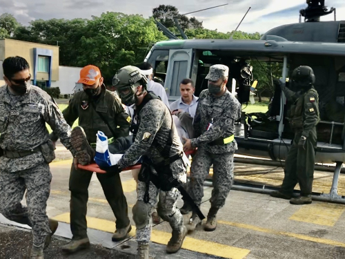 Fuerza Aérea Colombiana realiza evacuación aeromédica en el Carmen de Apicalá.