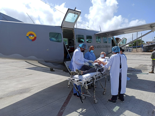 Enfermeros militares: desde los cielos combaten el COVID-19 y otras enfermedades