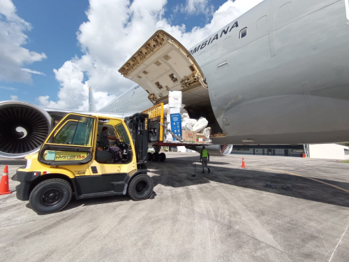 4.7 toneladas de material pos consumo fueron transportados por su Fuerza Aérea