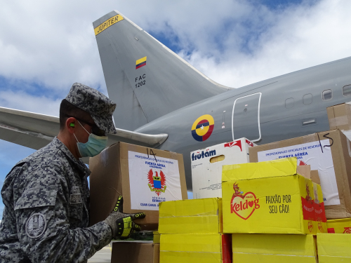 Llegan ayudas humanitarias a las poblaciones vulnerables por el paso del huracán ETA en San Andrés Islas