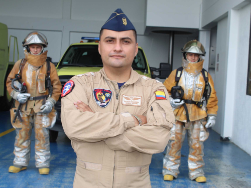 Bomberos aeronáuticos: firmes para despegues y aterrizajes seguros
