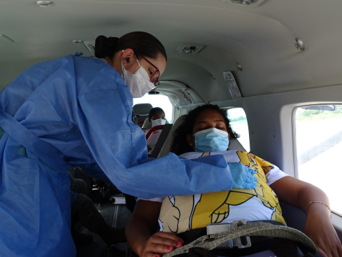 Su Fuerza Aérea brindó oportuno traslado aereomédico a dos mujeres en estado de embarazo