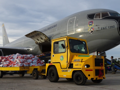 Su Fuerza Aérea transporta más de 36 toneladas de ayudas para damnificados en San Andrés
