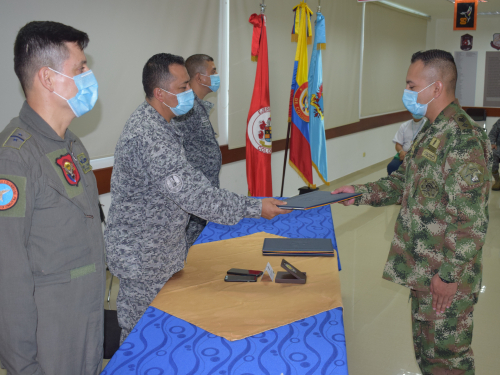Clausura del primer curso de Inspectores de Mantenimiento Integral de Visores Nocturnos en el CACOM 4