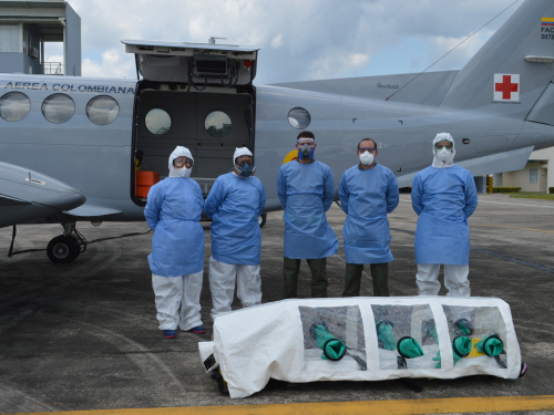Paciente en delicado estado de salud por Covid-19 fue transportado en vuelo aeromédico de su Fuerza Aérea