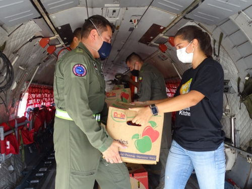 En fase de estabilización su Fuerza Aérea continúa transportando ayudas a Providencia