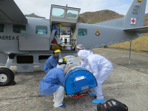 Pacientes con COVID-19 son traslados por su Fuerza Aérea en Providencia
