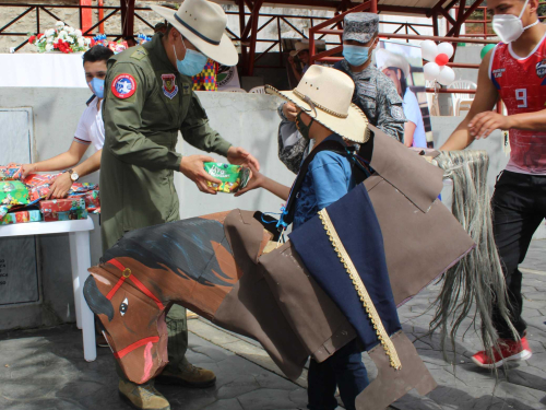 En Salina y Sácama, Casanare se adelantó la navidad gracias a su Fuerza Aérea