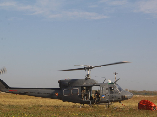 El entrenamiento para la extinción de incendios, una constante de las tripulaciones del Bell 212