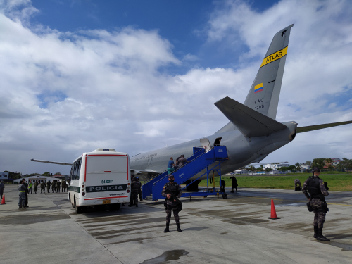 Reclusos de alto perfil fueron trasladados al interior del país por su Fuerza Aérea